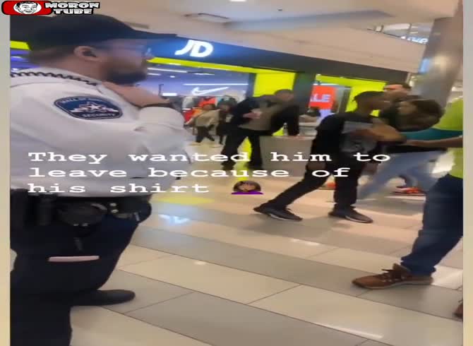 Video :Because of a Jesus-themed T-shirt, he is expelled from a business!